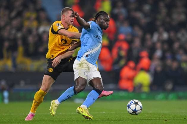 Manchester City v Borussia Dortmund UEFA Champions League Jeremy Doku of Manchester City and Julian Ryerson of Borussia Dortmund battles for the ball during the UEFA Champions League match at the Etihad Stadium, Manchester UK Newspapers OUT Copyright: xKarlxVallantinex FIL-22465-0064