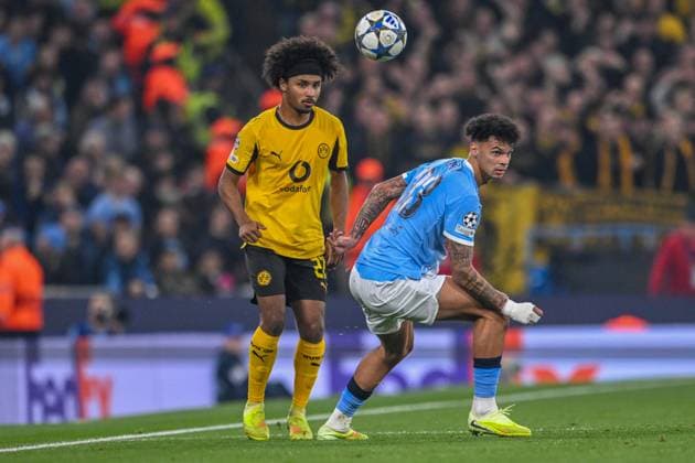 Manchester City v Borussia Dortmund UEFA Champions League Karim Adeyemi of Borussia Dortmund and Nico OReilly of Manchester City during the UEFA Champions League match at the Etihad Stadium, Manchester UK Newspapers OUT Copyright: xKarlxVallantinex FIL-22465-0093