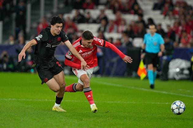 November 5, 2025, Lisbon, Portugal: Ibrahim Maza of Bayer Leverkusen (L) and Georgiy Sudakov of SL Benfica (R) seen in action during UEFA Champions League 2025 26 League phase Matchday 4 between SL Benfica and Bayer Leverkusen at Estadio da Luz. Final score SL Benfica 0 : 1 Bayer Leverkusen Lisbon Portugal - ZUMAs197 20251105_aaa_s197_381 Copyright: xBrunoxdexCarvalhox