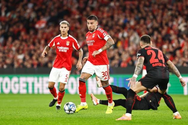 Nicolas Otamendi (Benfica), NOVEMBER 5, 2025 - Football Soccer : UEFA Champions League League phase match day 4 between SL Benfica - Bayer 04 Leverkusen at the Estadio do SL Benfica in Lisbon, Portugal. Noxthirdxpartyxsales  aflo_309481601
