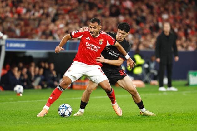 (L-R) Vangelis Pavlidis (Benfica), Ibrahim Maza (Leverkusen), NOVEMBER 5, 2025 - Football Soccer : UEFA Champions League League phase match day 4 between SL Benfica - Bayer 04 Leverkusen at the Estadio do SL Benfica in Lisbon, Portugal. Noxthirdxpartyxsales  aflo_309481632