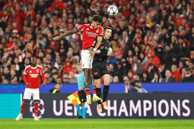 (L-R) Richard Rios (Benfica), Alejandro Grimaldo (leverkusen), NOVEMBER 5, 2025 - Football Soccer : UEFA Champions League League phase match day 4 between SL Benfica - Bayer 04 Leverkusen at the Estadio do SL Benfica in Lisbon, Portugal. Noxthirdxpartyxsales  aflo_309481666