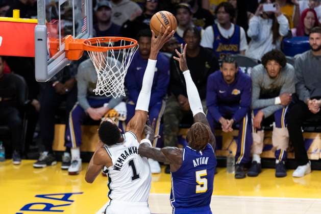 November 5, 2025, Los Angeles, California, USA: San Antonio SpursÃ¢â‚¬â ¢ Victor Wembanyama (1) blocks a shot by Los Angeles LakersÃ¢â‚¬â ¢ Deandre Ayton (5) during an NBA, Basketball Herren, USA basketball game, in Los Angeles Wednesday, Nov. 5, 2025. Los Angeles USA - ZUMAc68_ 20251105_zaf_c68_002 Copyright: xRingoxChiux