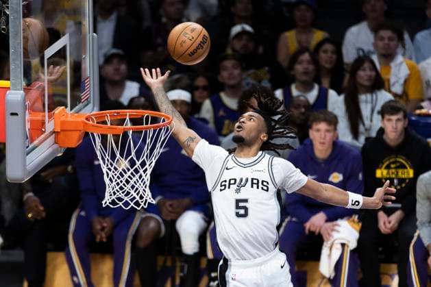 November 5, 2025, Los Angeles, California, USA: San Antonio SpursÃ¢â‚¬â ¢ Stephon Castle (5) misses a slam dunk against the Los Angeles Lakers during an NBA, Basketball Herren, USA basketball game, in Los Angeles Wednesday, Nov. 5, 2025. Los Angeles USA - ZUMAc68_ 20251105_zaf_c68_037 Copyright: xRingoxChiux