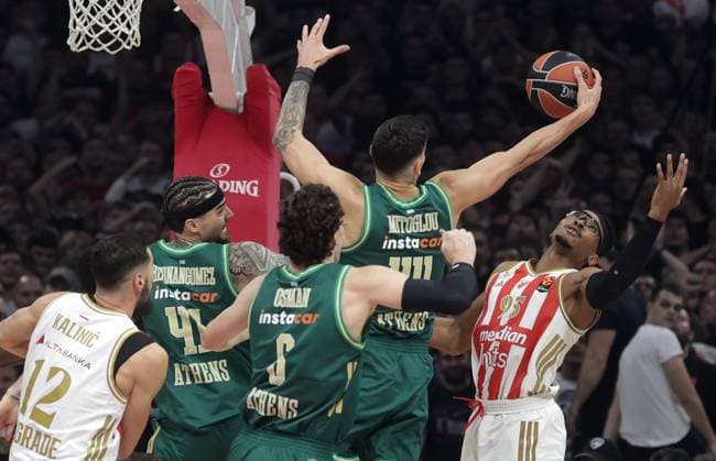 SERBIA, BELGRADE - NOVEMBER 5, 2025: Crvena zvezda s Nikola Kalinic, Panathinaikos Juancho Hernangomez, Cedi Osman, Dinos Mitoglou, and Crvena zvezda s Chima Moneke (L-R) are in action in a 2025 26 Euroleague Regular Season Round 9 basketball match between Crvena zvezda and Panathinaikos at Belgrade Arena. Mikhail Sinitsyn TASS  85455983