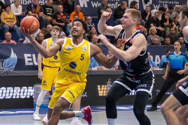 ENBL 2025 2026 Syntainics MBC vs Valmiera Glass Via Weissenfels, Germany 05 November 2025 In the picture from left Foster Marcus Weissenfels and Rinalds Malmanis Valmiera Weissenfels Stadthalle Sachsen Anhalt Germany