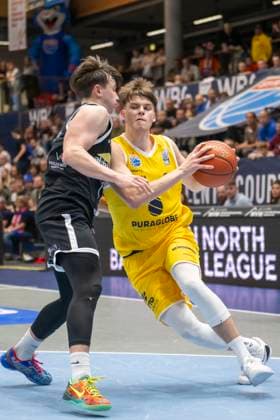 ENBL 2025 2026 Syntainics MBC vs Valmiera Glass Via Weissenfels, Germany 05 November 2025 Pictured from left in duel Dominykas Stenionis Valmiera and Perttu Blomgren Weissenfels Weissenfels Stadthalle Sachsen Anhalt Germany
