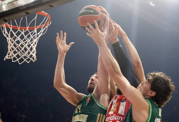 SERBIA, BELGRADE - NOVEMBER 5, 2025: Panathinaikos Ioannis Kouzeloglou, Crvena zvezda s Stefan Miljenovic, and Panathinaikos Cedi Osman (L-R) are in action in a 2025 26 Euroleague Regular Season Round 9 basketball match between Crvena zvezda and Panathinaikos at Belgrade Arena. Mikhail Sinitsyn TASS  85456250