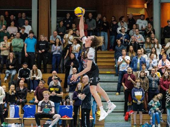 Serve Ludwigsburg 6 BONIN Volleyball Herrsching Ludwigsburg 1 3 Mens Volleyball Bundesliga, WWK Volleys Herrsching Barock Volleys MTV Ludwigsburg, season 2025 2024, on 5 11 2025 in Herrsching, N I K O L A U S H A L L E, Germany Source Copyright Credit Oryk HAIST xVOLLEYBALL-HERRSCHING-LUDWIGSBURGx