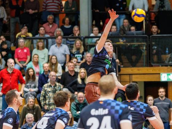 Attack Herrschings 12 Laurenz WELSCH Volleyball Herrsching Ludwigsburg 1 3 Volleyball Bundesliga men, WWK Volleys Herrsching Barock Volleys MTV Ludwigsburg, season 2025 2024, on 5 11 2025 in Herrsching, N I K O L A U S H A L L E, Germany Source Copyright Credit Oryk HAIST xVOLLEYBALL-HERRSCHING-LUDWIGSBURGx