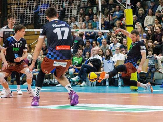 Herrschings futile foot defense 6 Denis KALIBERDA Volleyball Herrsching Ludwigsburg 1 3 Mens Volleyball Bundesliga, WWK Volleys Herrsching Barock Volleys MTV Ludwigsburg, season 2025 2024, on 5 11 2025 in Herrsching, N I K O L A U S H A L L E, Germany Source Copyright Credit Oryk HAIST xVOLLEYBALL-HERRSCHING-LUDWIGSBURGx