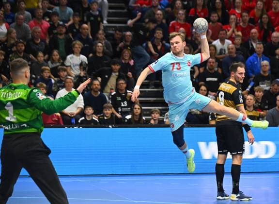 on the ball Timo Kastening Melsungen , left goalkeeper Marino Mallwitz and right Julius Dierberg both Dresden , HC Elbflorenz Dresden vs MT Melsungen, Handball, DHB Pokal, DHB, Pokal, Saison 2025 2026, Dresden, BallsportARENA Dresden, 05 11 2025,