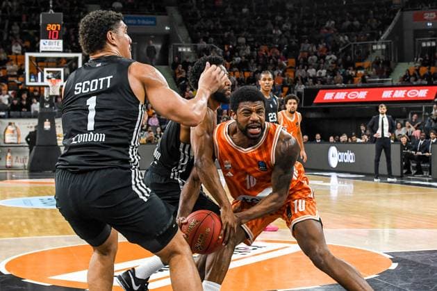 GER, EuroCup, ratiopharm Ulm vs London Lions 05 11 2025, ratiopharm arena, Neu Ulm, GER, EuroCup, ratiopharm Ulm vs London Lions, pictured Joel Scott London, 1 , Chasson Randle London, 2 , Malik Osborne Ulm, 10 nordphotoxGmbHx xHafner nph00200
