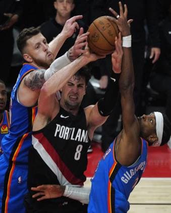 (251106) -- PORTLAND, Nov. 6, 2025 -- Deni Avdija (C) of Portland Trail Blazers competes during the 2025-2026 NBA, Basketball Herren, USA regular season match between Portland Trail Blazers and Oklahoma City Thunders in Portland, the United States, Nov. 5, 2025. ) (SP)U.S.-PORTLAND-BASKETBALL-NBA-TRAIL BLAZERS VS THUNDERS WuxXiaoling 