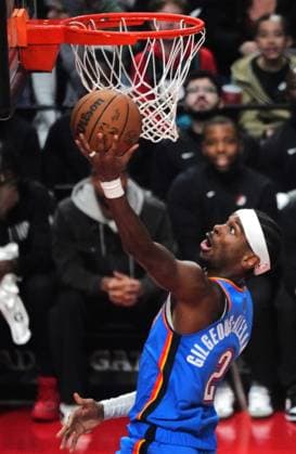 (251106) -- PORTLAND, Nov. 6, 2025 -- Shai Gilgeous-Alexander of Oklahoma City Thunders goes for a layup during the 2025-2026 NBA, Basketball Herren, USA regular season match between Portland Trail Blazers and Oklahoma City Thunders in Portland, the United States, Nov. 5, 2025. ) (SP)U.S.-PORTLAND-BASKETBALL-NBA-TRAIL BLAZERS VS THUNDERS WuxXiaoling 