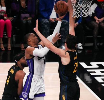 (251106) -- SACRAMENTO, Nov. 6, 2025 -- Russell Westbrook (C) of Sacramento Kings goes for a layup during the 2025-2026 NBA, Basketball Herren, USA regular season match between Sacramento Kings and Golden State Warriors in Sacramento, the United States, Nov. 5, 2025. (Photo by Sun Yuxuan Xinhua) (SP)U.S.-SACRAMENTO-BASKETBALL-NBA-KINGS VS WARRIORS WuxXiaoling 