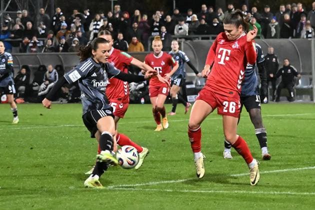 05 11 2025, xsltx, Soccer Google Pixel Women Bundesliga, Eintracht Frankfurt 1 FC Köln v l Hayley Raso Eintracht Frankfurt , Martyna Wiankowska 1 FC Köln DFL DFB REGULATIONS PROHIBIT ANY USE OF PHOTOGRAPHS as IMAGE SEQUENCES and or QUASI VIDEO