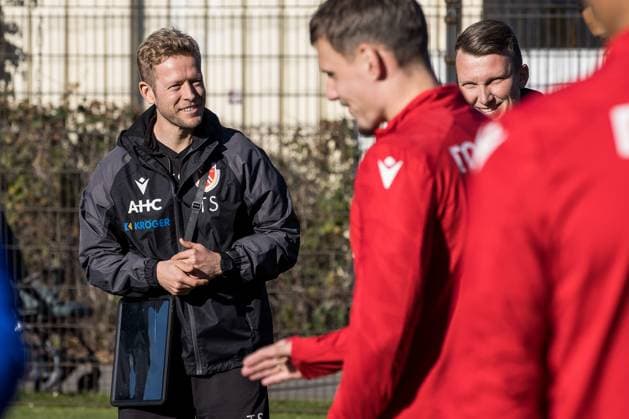 Cottbus, Germany 06 November 2025 3 Liga 2025 2026 FC Energie Cottbus Training In the picture left fitness trainer Tim Schneider Energie Cottbus , right co-trainer Tobias Röder Roeder Energie Cottbus Brandenburg Copyright: xFotostandx xWeilandx