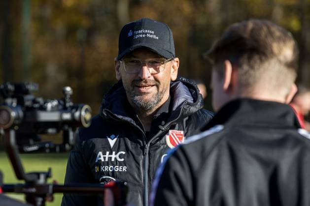 Cottbus, Germany 06 November 2025 3 Liga 2025 2026 FC Energie Cottbus Training In the picture Coach Claus Dieter Wollitz Energie Cottbus Brandenburg Copyright: xFotostandx xWeilandx
