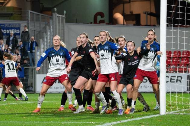 Players of Bayer Leverkusen and Players of Hamburger SV during the Google Pixel Frauen-Bundesliga between Bayer 04 Leverkusen and Hamburger SV at Ulrich-Haberland-Stadion in Leverkusen, Germany. Copyright: xQianruxZhang SPPx Sportspressphoto_SPR57678