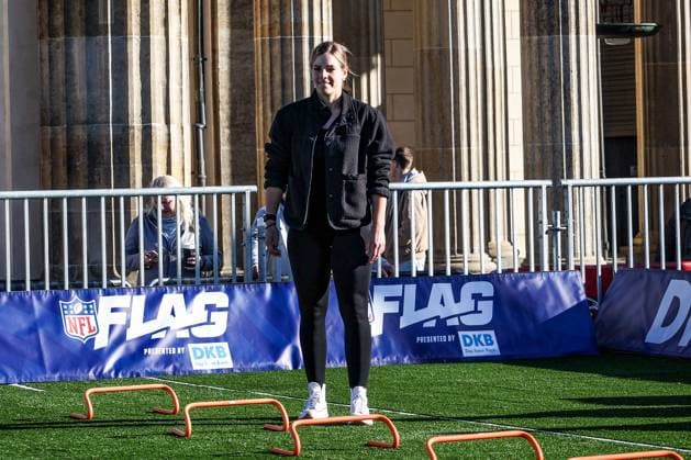 Mona Stevens ( german national Flag-player NFL, American Football Herren, USA Experience am Brandenburger Tor, 2025_11_06, Photo: Foot.Bowl Thomas Sobotzki Copyright: xFootxBowl ThomasxSobotzkix