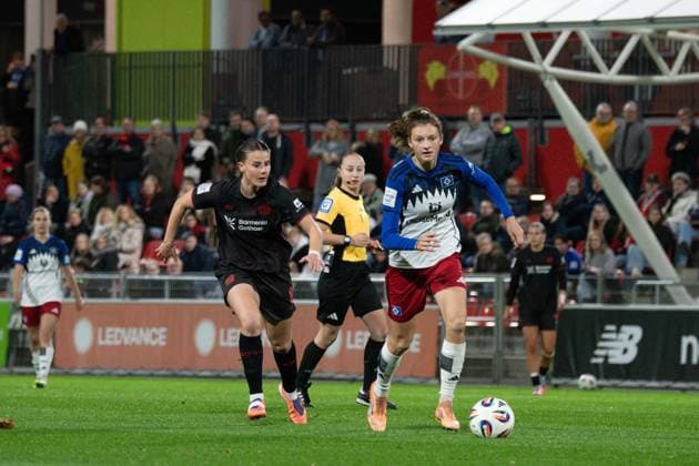 Katharina Piljic (6 Bayer 04 Leverkusen) and Lotta Wrede (32 Hamburger SV) during the Google Pixel Frauen-Bundesliga between Bayer 04 Leverkusen and Hamburger SV at Ulrich-Haberland-Stadion in Leverkusen, Germany. Copyright: xQianruxZhang SPPx Sportspressphoto_SPR57696