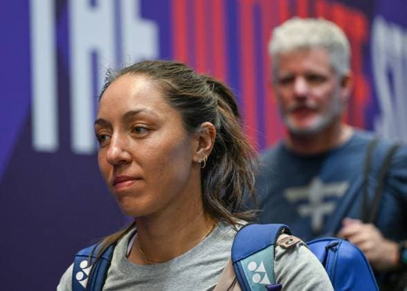 WTA, Tennis Damen Finals 2025 - Day Six RIYADH, SAUDI ARABIA NOVEMBER 6, 2025: Jessica Pegula of the United States is seen at the end of her training session with coach Mark Knowles on Day 6 of the 2025 WTA Finals at King Saud University Indoor Arena in Riyadh, Saudi Arabia, on November 6, 2025. Riyadh Saudi Arabia  Copyright: xArturxWidakx originalFilename:widak-wtafinal251106_np8M3.jpg