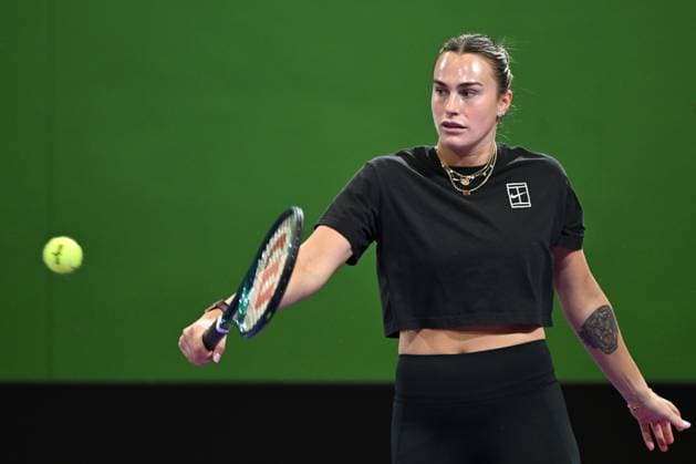 WTA, Tennis Damen Finals 2025 - Day Six RIYADH, SAUDI ARABIA NOVEMBER 6, 2025: Aryna Sabalenka is seen during her training session with coach Anton Dubrov (not in the picture), on Day 6 of the 2025 WTA Finals at King Saud University Indoor Arena in Riyadh, Saudi Arabia, on November 6, 2025. Riyadh Saudi Arabia  Copyright: xArturxWidakx originalFilename:widak-wtafinal251106_npHUU.jpg