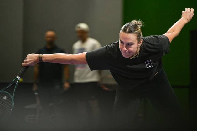 WTA, Tennis Damen Finals 2025 - Day Six RIYADH, SAUDI ARABIA NOVEMBER 6, 2025: Aryna Sabalenka is seen during her training session with coach Anton Dubrov (not in the picture), on Day 6 of the 2025 WTA Finals at King Saud University Indoor Arena in Riyadh, Saudi Arabia, on November 6, 2025. Riyadh Saudi Arabia  Copyright: xArturxWidakx originalFilename:widak-wtafinal251106_npzwb.jpg