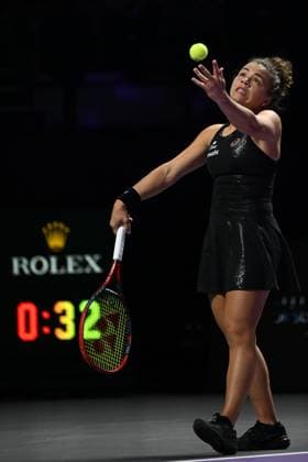 2025 WTA, Tennis Damen Finals RIYADH, SAUDI ARABIA – NOVEMBER 6: Jessica Pegula (not seen) of the United States plays against Jasmine Paolini of Italy during their final group-stage match, with a place in the semi-finals on the line, on Day 6 of the 2025 WTA Finals, part of the Hologic WTA Tour, at King Saud University Indoor Arena in Riyadh, Saudi Arabia, on November 6, 2025. Artur Widak Anadolu Riyad Saudi Arabia. Editorial use only. Please get in touch for any other usage.  Copyright: x2025xAnadoluxArturxWidakx