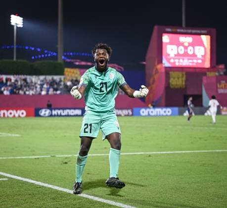Football, Junior U 17 World Cup 2025 in Doha Qatar Preliminary round 06 11 2025 Group B Japan New Caledonia CHEERS New Caledonia goalkeeper Nicolas Kutran after the sensational draw against Japan