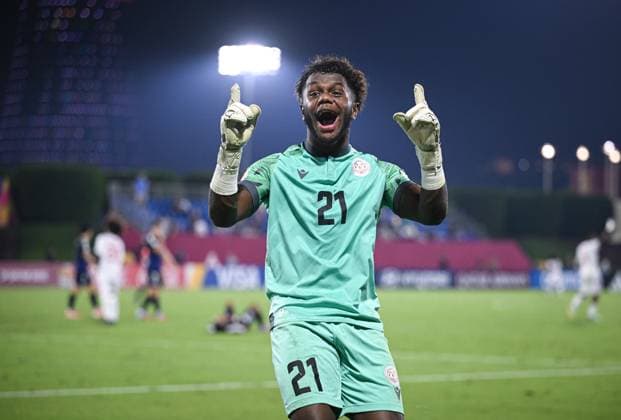 Football, Junior U 17 World Cup 2025 in Doha Qatar Preliminary round 06 11 2025 Group B Japan New Caledonia CHEERS New Caledonia goalkeeper Nicolas Kutran after the sensational draw against Japan