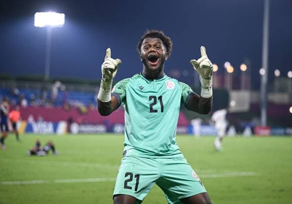 Football, Junior U 17 World Cup 2025 in Doha Qatar Preliminary round 06 11 2025 Group B Japan New Caledonia CHEERS New Caledonia goalkeeper Nicolas Kutran after the sensational draw against Japan