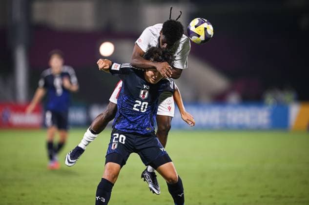 Football, Junior U 17 World Cup 2025 in Doha Qatar Preliminary Round 06 11 2025 Group B Japan New Caledonia Taiga Seguchi bottom, Japan v Ezekie Wamowe top, New Caledonia