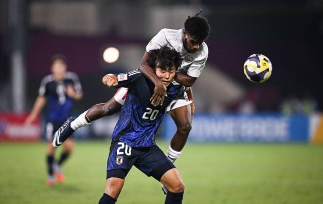 Football, Junior U 17 World Cup 2025 in Doha Qatar Preliminary Round 06 11 2025 Group B Japan New Caledonia Taiga Seguchi bottom, Japan v Ezekie Wamowe top, New Caledonia