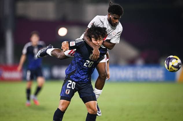 Football, Junior U 17 World Cup 2025 in Doha Qatar Preliminary Round 06 11 2025 Group B Japan New Caledonia Taiga Seguchi bottom, Japan v Ezekie Wamowe top, New Caledonia