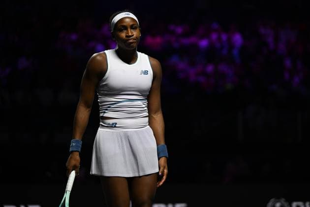 2025 WTA, Tennis Damen Finals RIYADH, SAUDI ARABIA - NOVEMBER 6: Coco Gauff of the United States gestures against Aryna Sabalenka (not seen) during their final group-stage match, with a place in the semi-finals on the line, on Day 6 of the 2025 WTA Finals, part of the Hologic WTA Tour, at King Saud University Indoor Arena in Riyadh, Saudi Arabia, on November 6, 2025. Artur Widak Anadolu Riyadh Saudi Arabia. Editorial use only. Please get in touch for any other usage.  Copyright: x2025xAnadoluxArturxWidakx