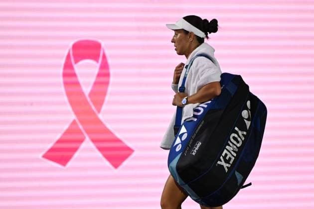 2025 WTA, Tennis Damen Finals RIYADH, SAUDI ARABIA - NOVEMBER 6: Jessica Pegula of the United States walks off the court after her final group-stage match during Day 6 of the 2025 WTA Finals, part of the Hologic WTA Tour, at King Saud University Indoor Arena in Riyadh, Saudi Arabia, on November 6, 2025. Artur Widak Anadolu Riyadh Saudi Arabia. Editorial use only. Please get in touch for any other usage.  Copyright: x2025xAnadoluxArturxWidakx