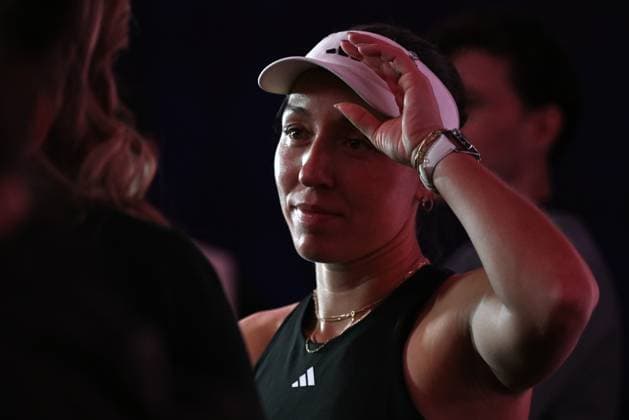 2025 WTA, Tennis Damen Finals RIYADH, SAUDI ARABIA - NOVEMBER 6: Jessica Pegula of the United States plays against Jasmine Paolini (not seen) of Italy during their final group-stage match, with a place in the semi-finals on the line, on Day 6 of the 2025 WTA Finals, part of the Hologic WTA Tour, at King Saud University Indoor Arena in Riyadh, Saudi Arabia, on November 6, 2025. Artur Widak Anadolu Riyadh Saudi Arabia. Editorial use only. Please get in touch for any other usage.  Copyright: x2025xAnadoluxArturxWidakx