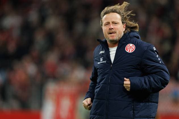 Bo Henriksen Coach FSV Mainz 05 , FSV Mainz 05 vs AC Florence, Football, Conference League, Matchday 3, Season 2025 2026, 06 11 2025 DFB regulations prohibit any use of photographs as image sequences and or quasi video FSV Mainz 05 vs AC Florence, Football, Conference League, Matchday 3, Season 2025 2026, 06 11 2025 Copyright: xEibner-Pressefoto AlexanderxNeisx EP_ANS
