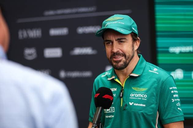 F1 - SAO PAULO GRAND PRIX 2025 ALONSO Fernando (spa), Aston Martin F1 Team AMR25, portrait during the 2025 Formula 1 Grande Premio de Sao Paulo, 2025 Sao Paulo Grand Prix, 21th round of the 2025 FIA Formula One World Championship, WM, Weltmeisterschaft from November 7 to 9, 2025 on the Interlagos, in Sao Paulo, Brazil - Sao PauloBrazil  Copyright: xANTONINxVINCENTx