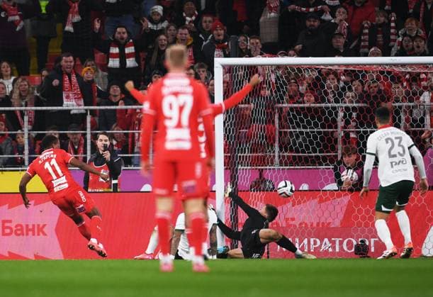 Russia Soccer Cup Spartak - Lokomotiv 9041023 06.11.2025 Spartak s Levi Garcia, left, scores a goal during the Russian Cup quarterfinal soccer match between Spartak Moscow and Lokomotiv Moscow, in Moscow, Russia. Alexey Filippov Sputnik Moscow Russia  Copyright: xAlexeyxFilippovx