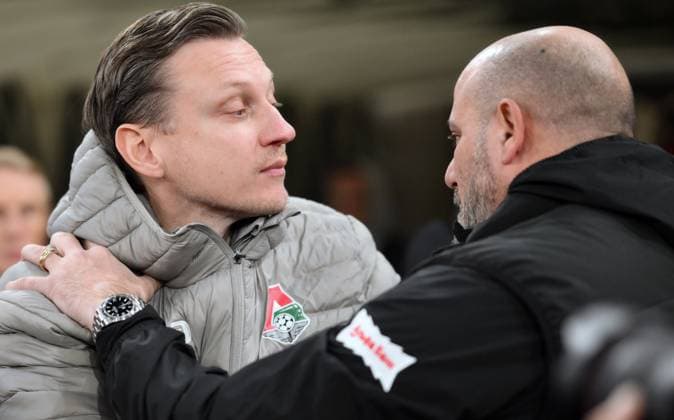 Russia Soccer Cup Spartak - Lokomotiv 9041031 06.11.2025 Lokomotiv s head coach Mikhail Galaktiononov, left, and Spartak s head coach Dejan Stankovic greet each other before the Russian Cup quarterfinal soccer match between Spartak Moscow and Lokomotiv Moscow, in Moscow, Russia. Grigory Sysoev Sputnik Moscow Russia  Copyright: xGrigoryxSysoevx