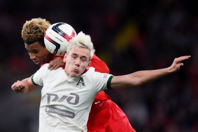 Russia Soccer Cup Spartak - Lokomotiv 9041033 06.11.2025 Spartak s Gedson Fernandes and Lokomotiv s Aleksey Batrakov struggle for the ball during the Russian Cup quarterfinal soccer match between Spartak Moscow and Lokomotiv Moscow, in Moscow, Russia. Grigory Sysoev Sputnik Moscow Russia  Copyright: xGrigoryxSysoevx