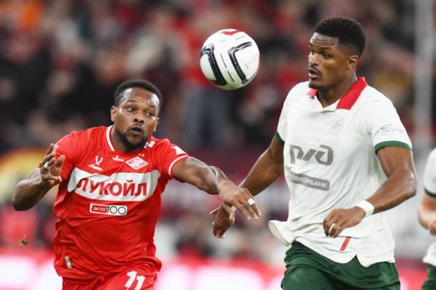 Russia Soccer Cup Spartak - Lokomotiv 9041041 06.11.2025 Spartak s Levi Garcia, left, and Lokomotiv s Gerzino Nyamsi struggle for the ball during the Russian Cup quarterfinal soccer match between Spartak Moscow and Lokomotiv Moscow, in Moscow, Russia. Grigory Sysoev Sputnik Moscow Russia  Copyright: xGrigoryxSysoevx