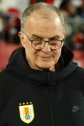 Futbol, Chile vs Uruguay. Eliminatorias al mundial de la Fifa 2026. El entrenador de la seleccion uruguaya Marcelo Bielsa es fotografiado durante un partido clasificatorio al mundial de 2026 contra Uruguay disputado en el estadio Nacional de Santiago, Chile. 09 09 2025 Jonnathan Oyarzun Photosport Football, Chile vs Uruguay. 2026 FIFA World Cup, WM, Weltmeisterschaft, Fussball qualifiers. Uruguay coach Marcelo Bielsa is pictured during a 2026 Fifa World Cup qualifier match against Chile at the National stadium in Santiago, Chile. 09 09 2025 Jonnathan Oyarzun Photosport Chile vs Uruguay, eliminatorias al mundial 2026 