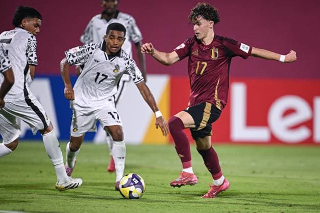 Football, Junior U 17 World Cup 2025 in Doha Qatar Preliminary round 06 11 2025 Group D Belgium Fiji Loic Alvarez right, Belgium scores the goal to 0 4 against Krishna Samy Jr left, Fiji
