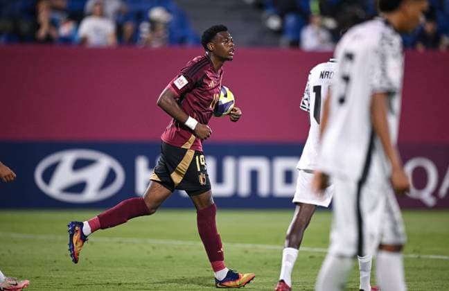 Football, Junior U 17 World Cup 2025 in Doha Qatar Preliminary round 06 11 2025 Group D Belgium Fiji JUBEL Belgium Four-time goal scorer Rene Mitongo with ball