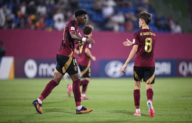 Football, Junior U 17 World Cup 2025 in Doha Qatar Preliminary round 06 11 2025 Group D Belgium Fiji JUBEL Belgium Four-time goal scorer Rene Mitongo left with ball and August De Wannemacker right