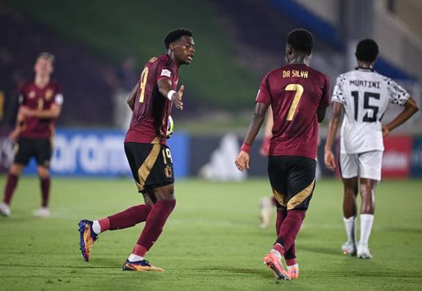 Football, Junior U 17 World Cup 2025 in Doha Qatar Preliminary round 06 11 2025 Group D Belgium Fiji JUBEL Belgium Four-time goal scorer Rene Mitongo left with ball and Jessi Da Silva right